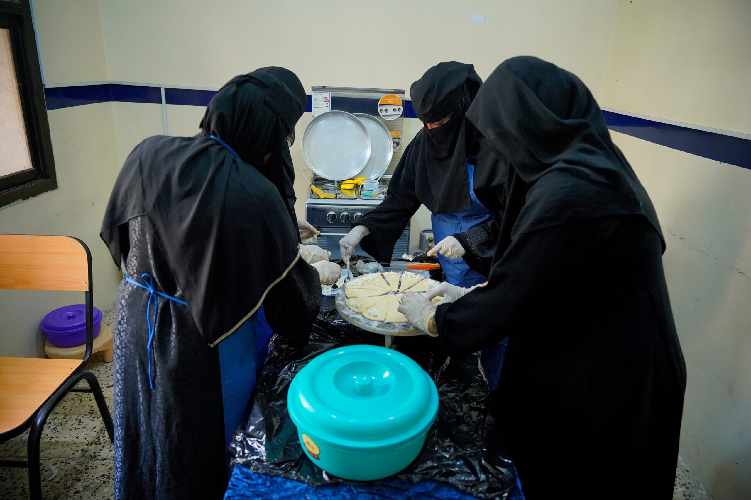 مشروع تمكيـن أســر الأيتـام ..