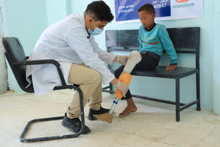 مشروع تركيب أطراف صناعية
